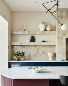 Erreurs déco à éviter avec une teinte beige rosé dans un intérieur